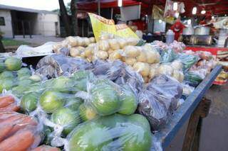 Barracas que vendem alimentos em feiras livres podem funcionar