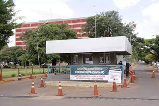 Entrada do Hospital Regional de MS, em Campo Grande (Foto: Arquivo)