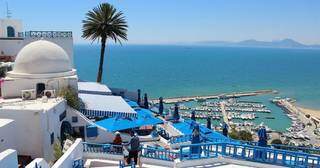 A beleza grega da vila de Sidi Bou Said, localizada na costa nordeste da Tunísia, distante 20 km a nordeste do centro da capital Tunes (Foto: Divulgação)