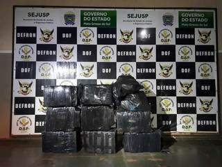 Donos fogem, mas abandonam bicicletas carregadas com meia tonelada de maconha