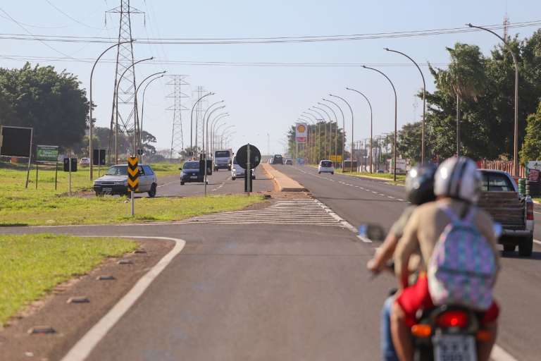 Acesso ao Jardim Noroeste, na Avenida Ministro João Arinos (Foto: Marcos Maluf)