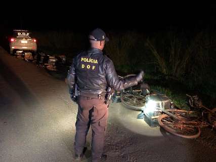 Donos fogem, mas abandonam bicicletas carregadas com meia tonelada de maconha