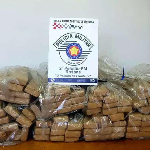 Motorista fura bloqueio, mas &eacute; preso com quase 100 kg de drogas