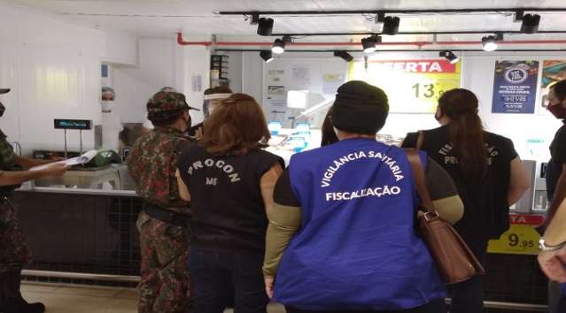 Opera&ccedil;&atilde;o em peixarias apreende quase 200 kg de produtos 