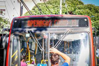 Ônibus tem circulação restrita neste sábado na &#34;Operação Covid-19&#34;. (Foto: Henrique Kawaminami)