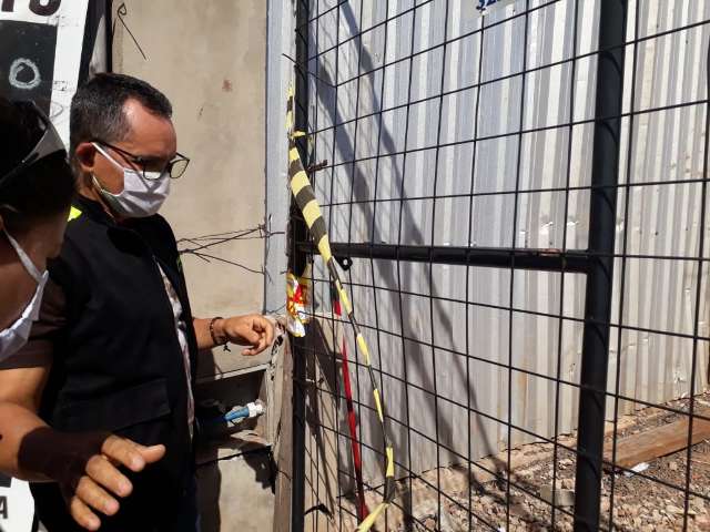 Lanchonete serve clientes no balc&atilde;o e acaba lacrada na Cal&oacute;geras