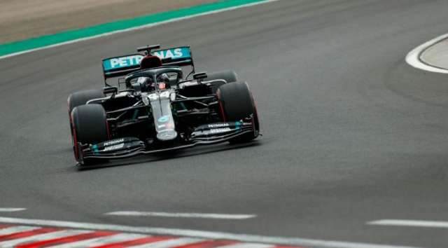 Lewis Hamilton faz melhor volta e larga na frente no GP da Hungria de F&oacute;rmula 1