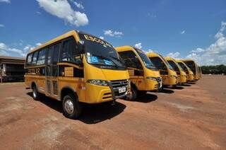 Veículos do transporte escolar em Dourados (Foto: Assecom - Arquivo)
