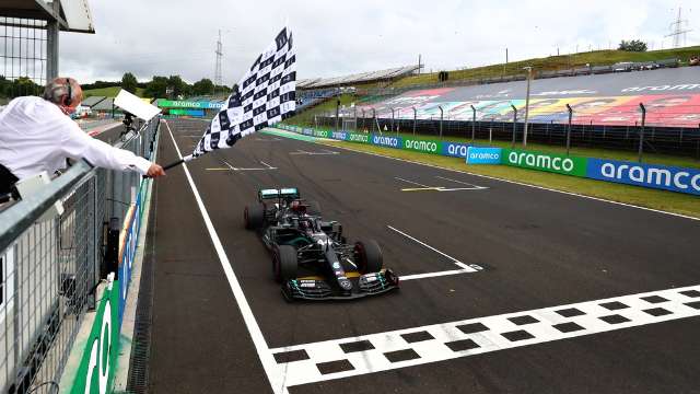 Hamilton vence GP da Hungria e j&aacute; assume lideran&ccedil;a do campeonato