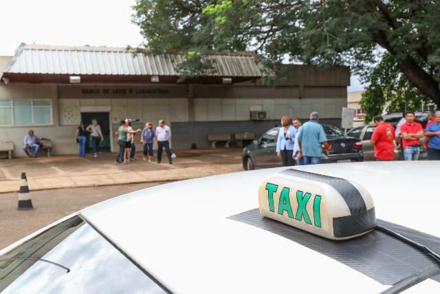 Vistorias em t&aacute;xis e motot&aacute;xis seguem suspensas at&eacute; fim de julho