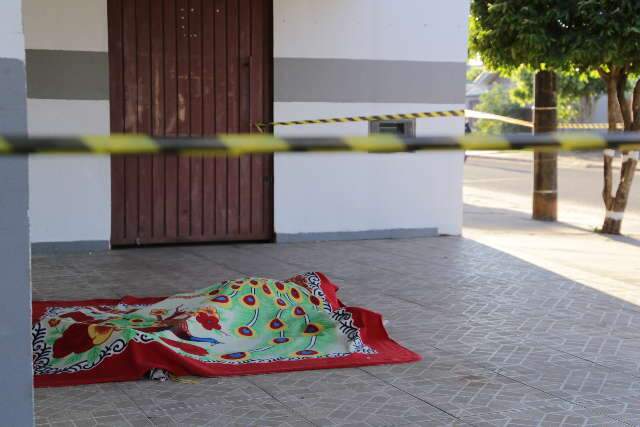 Ningu&eacute;m se apresenta para defender assassino confesso de Carla