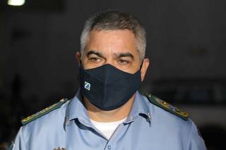 Comandante da PM, coronel Marcos Paulo, alerta que resistentes serão presos (Foto: Marcos Maluf)