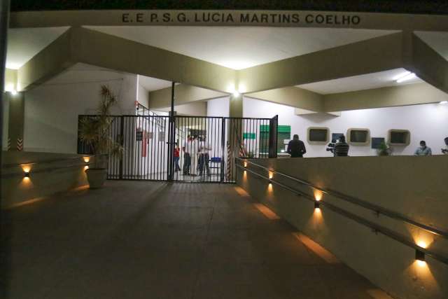 Dobro do drive-thru, taxa de positividade em escola reflete atraso na testagem