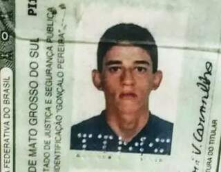 Foto da identidade de Marcos André, preso pelo assassinato de Carla Santana Magalhães. (Foto: Direto das Ruas)