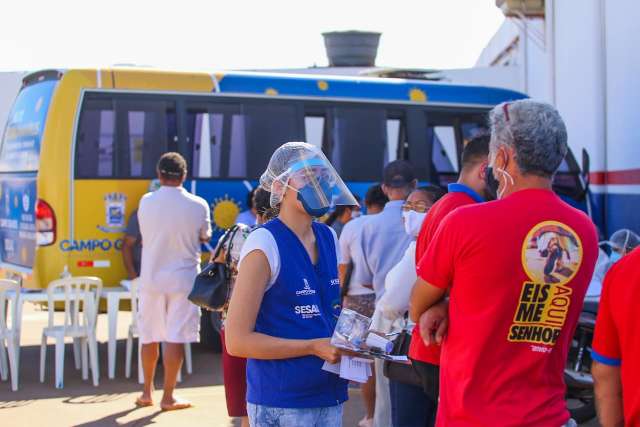 Moradores espalham not&iacute;cia de chegada da Blitz Covid e fazem fila por testes