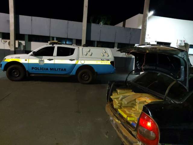 Traficante abandona carro com 467 quilos de drogas e desaparece em milharal