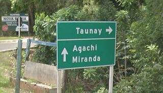 Placa que indica o acesso ao distrito indígena Taunay. (Foto:Divulgação)