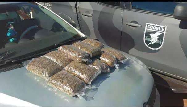 Traficante &eacute; preso com pacotes de supermaconha na Vila Almeida 