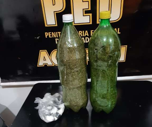 &quot;Na m&atilde;o&quot; e por drone, maconha lan&ccedil;ada em pres&iacute;dio totalizou quase 3 kg