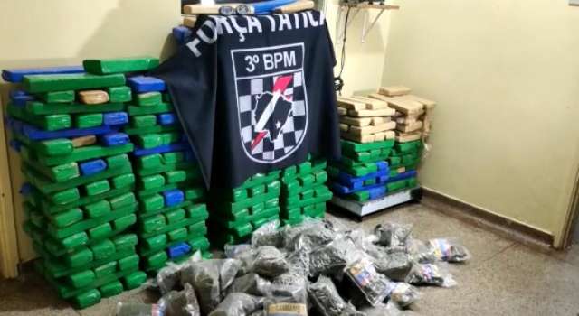 Traficante tenta fugir da PM, mas &eacute; preso com 393 quilos de maconha na MS-156