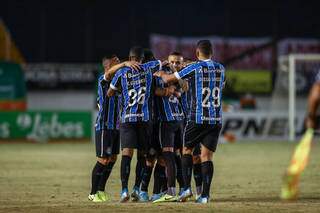 Jean Pyerre marca de falta e garante vit&oacute;ria do Gr&ecirc;mio sobre o Internacional