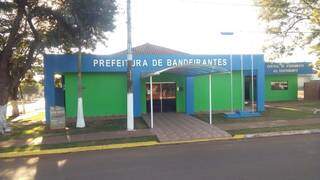 Prédio da Prefeitura de Bandeirantes, no interior de MS (Foto: Divulgação)