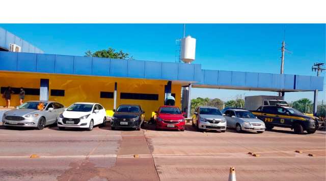 Doze pessoas s&atilde;o presas tentando transportar ve&iacute;culos roubados para Bol&iacute;via