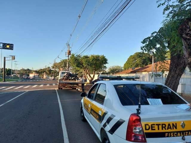 Por dia, 8 s&atilde;o pegos dirigindo sem CNH em Campo Grande, a maioria sobre 2 rodas