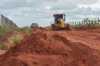 Prefeitura assina contrato de R$ 2 milh&otilde;es para manuten&ccedil;&atilde;o de estradas vicinais