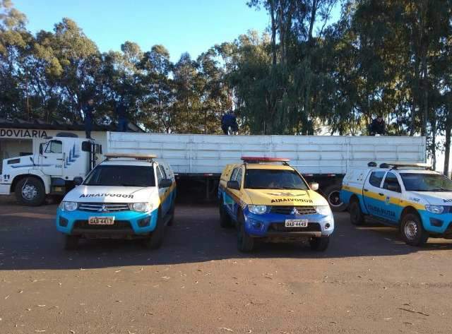 Carga de maconha escondida em caminh&atilde;o com soja pesou 5,2 toneladas