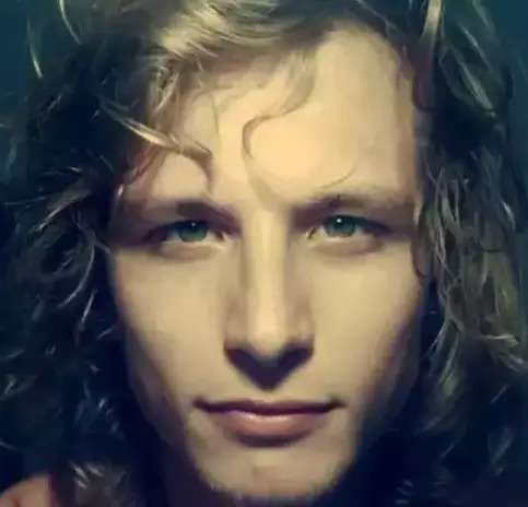 Juiz revoga pris&atilde;o de jovem que causou morte de namorada e o pro&iacute;be de dirigir
