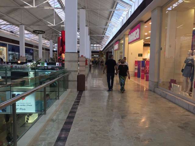 Shoppings elaboram plano para convencer governo que s&atilde;o seguros