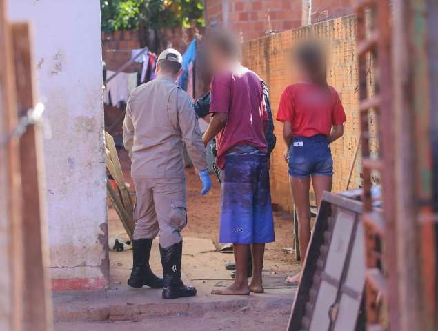 Pais que mantiveram filho acorrentado s&atilde;o denunciados por constrangimento ilegal