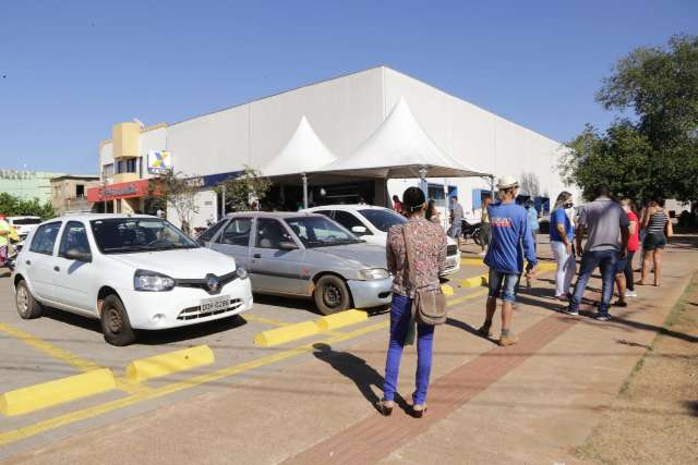Em ag&ecirc;ncia da Caixa do Aero Rancho, espera por atendimento chegou a 1 hora