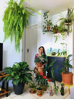 Em casa, ela também mantém muitas plantas. (Foto: Arquivo Pessoal)