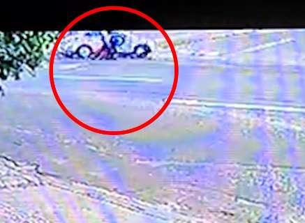 Vídeo mostra momento de batida entre carro e motocicleta 