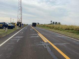 Acidente aconteceu na BR-163, entre Juti e Naviraí (Foto: Tá na Mídia Naviraí)