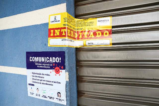 Durante a manh&atilde;, for&ccedil;a-tarefa fiscaliza 4 com&eacute;rcios e interdita conveni&ecirc;ncia