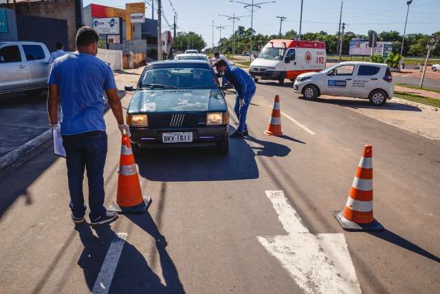 Na madrugada, jovens s&atilde;o autuados por descumprirem toque de recolher