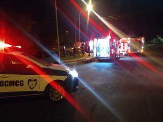 Guarda Municipal e Corpo de Bombeiros prestam atendimento no local do acidente (Foto: Divulgação/GCM)