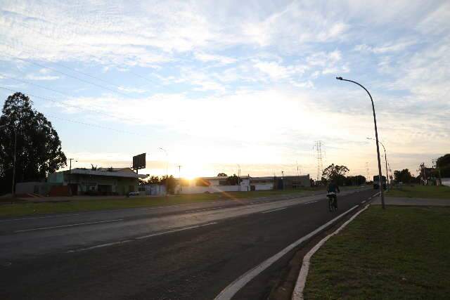 Domingo amanhece com temperaturas baixas, mas calor volta a MS ao longo do dia