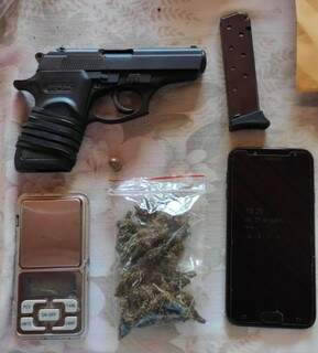 Pol&iacute;cia desarticula quadrilha que traficava maconha em sacos de carv&atilde;o 