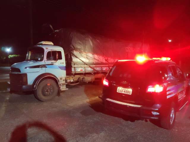 Pol&iacute;cia desarticula quadrilha que traficava maconha em sacos de carv&atilde;o 