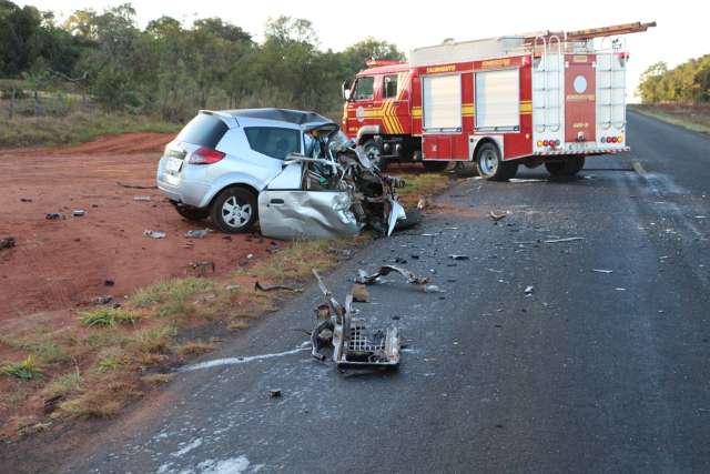 Colisão entre carro e caminhonete mata homem de 29 anos na MS-306