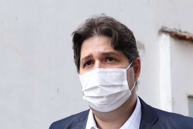 Queda nos casos da covid-19 deve chegar s&oacute; no fim de agosto, avalia secret&aacute;rio