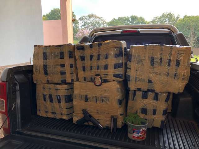 Grupo &eacute; preso com arma e 1 tonelada de maconha em resid&ecirc;ncia na fronteira