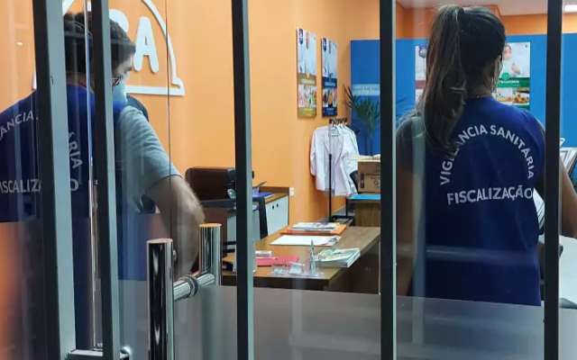 Em plena ter&ccedil;a, 65 comerciantes insistem em funcionar ap&oacute;s &agrave;s 20 horas