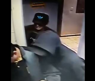 Bandidos foram filmados dentro da sala do cofre (Foto: Reprodução vídeo)