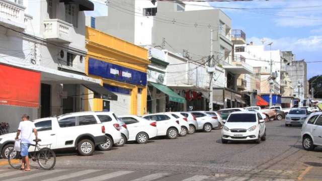 Corumb&aacute; reduz hor&aacute;rio do com&eacute;rcio em 2h e lojas fecham &agrave;s 16h a partir de sexta