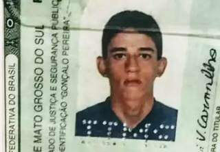 Marcos André Vilalba de Carvalho, de 21 anos, na foto da identidade. Ele está preso e confessou assassinato. (Foto: Direto das Ruas)